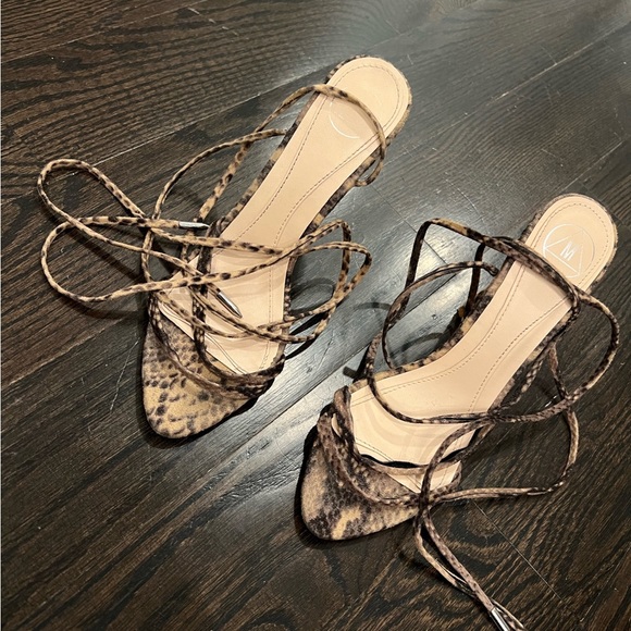 Cheetah, Tie Up Heel - Picture 2 of 3